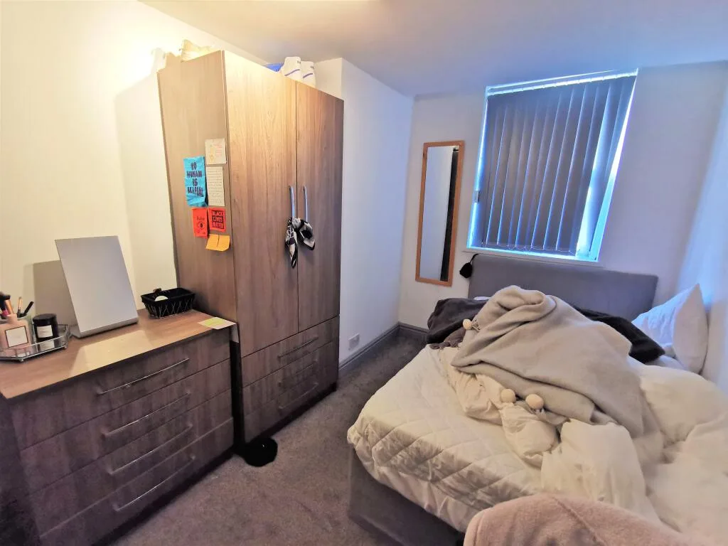 5 bedroom terraced house for rent