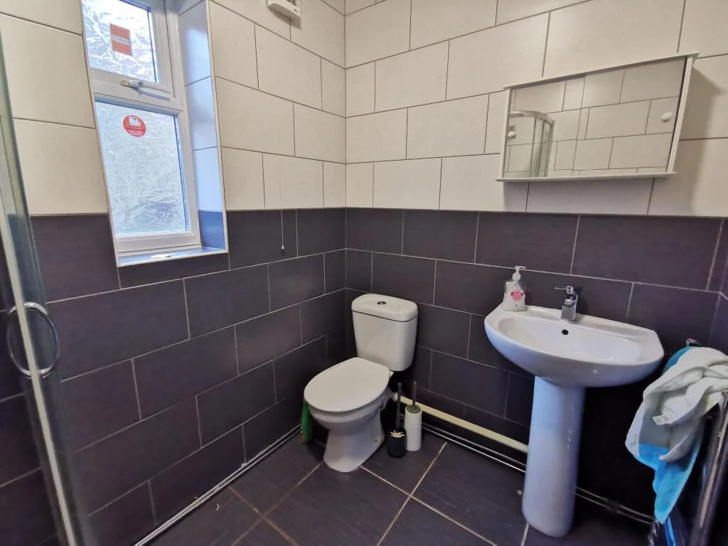 5 bedroom terraced house for rent