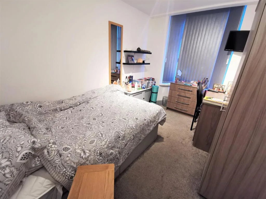 5 bedroom terraced house for rent