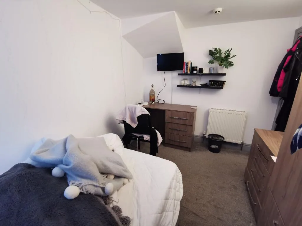 5 bedroom terraced house for rent