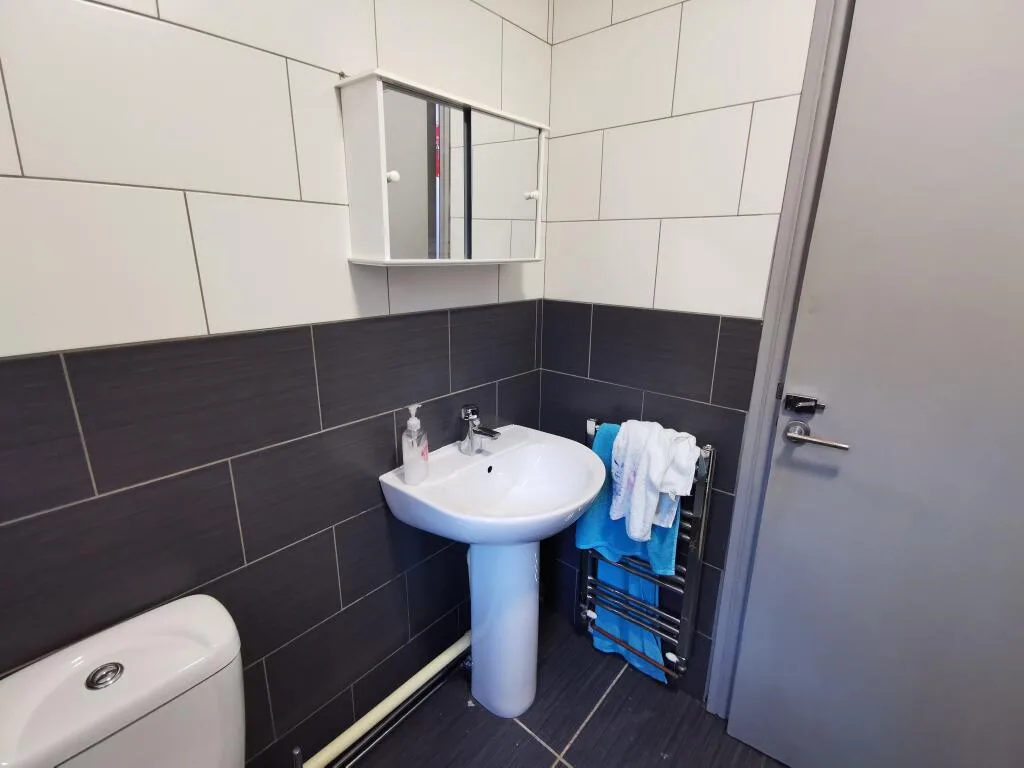 5 bedroom terraced house for rent