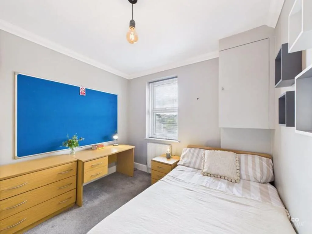 5 bedroom terraced house for rent