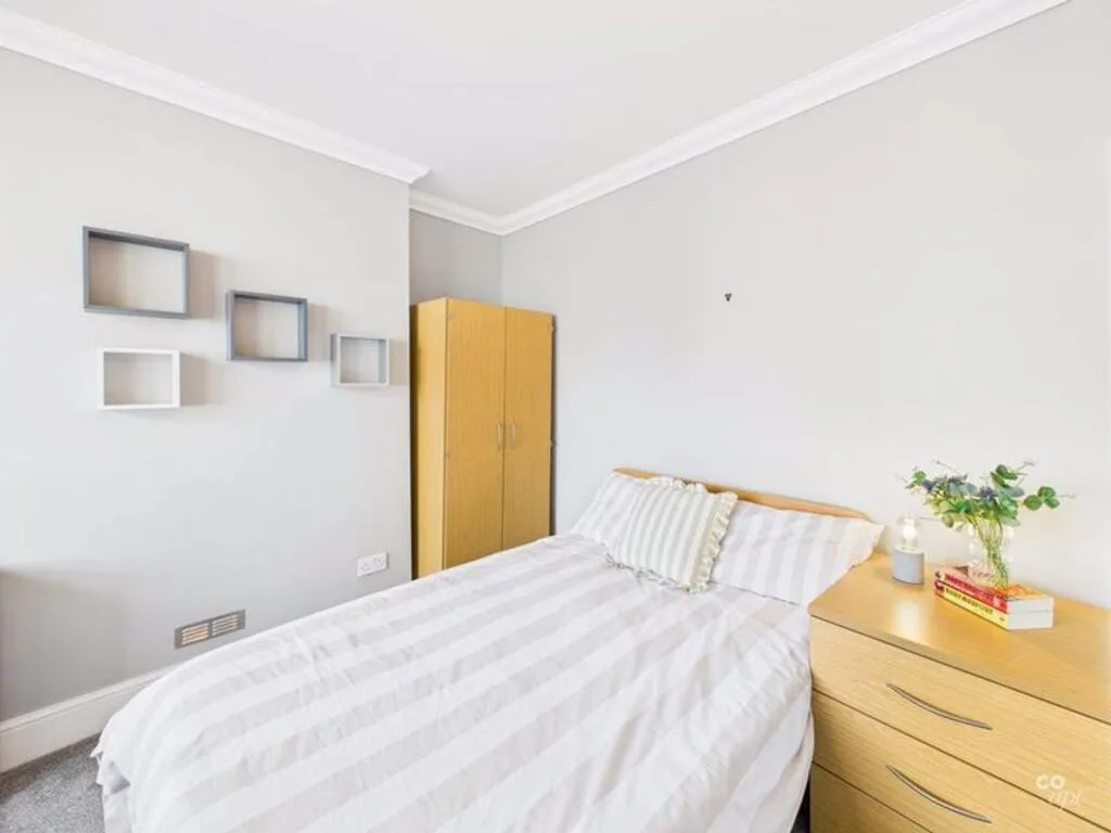 5 bedroom terraced house for rent