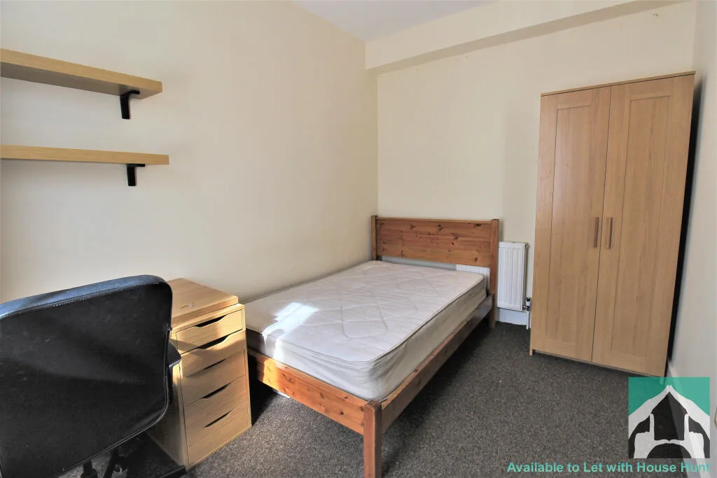 5 bedroom terraced house for rent