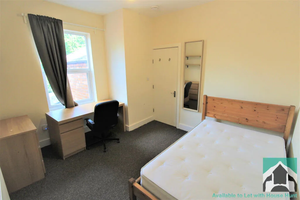 5 bedroom terraced house for rent