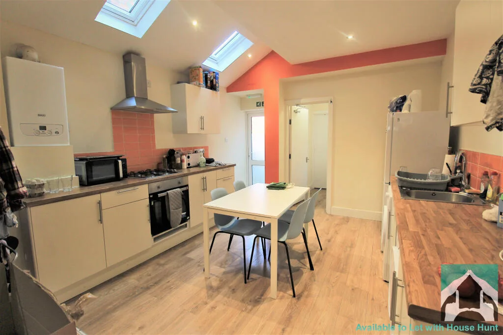 5 bedroom terraced house for rent