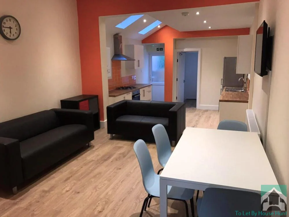 5 bedroom terraced house for rent