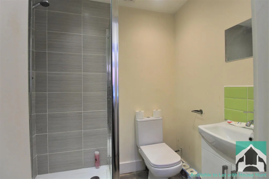 5 bedroom terraced house for rent