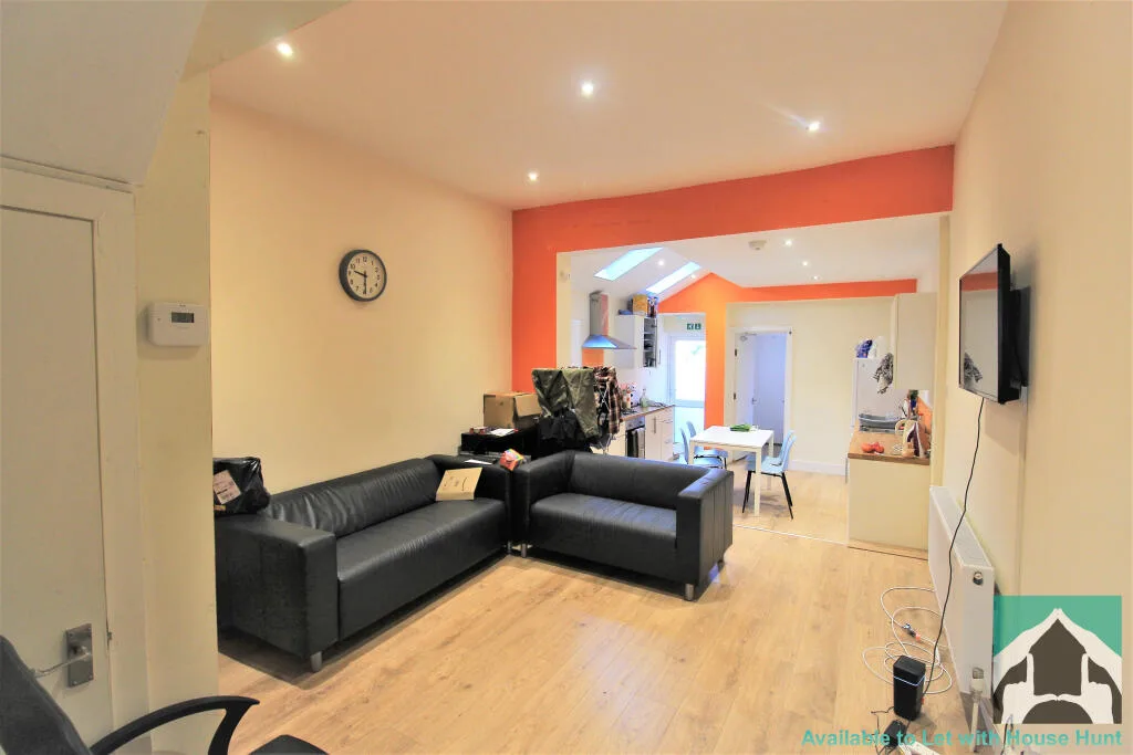 5 bedroom terraced house for rent