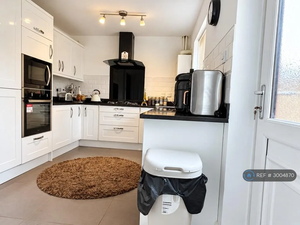 3 bedroom semi-detached house for rent