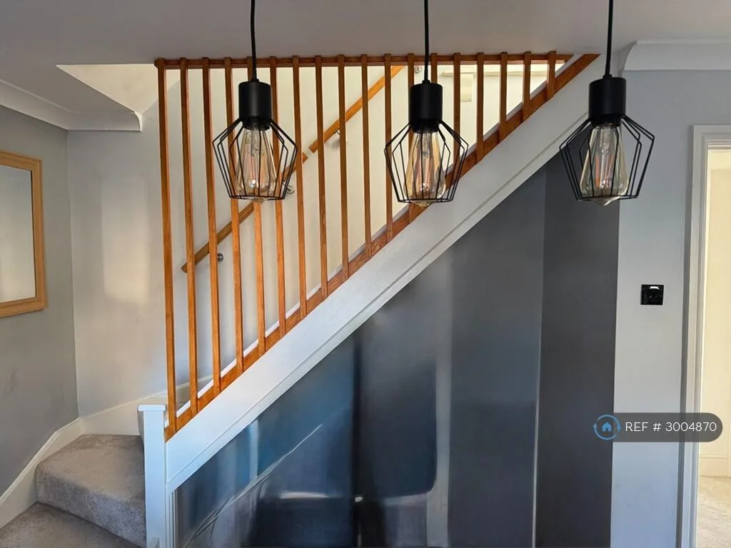 3 bedroom semi-detached house for rent