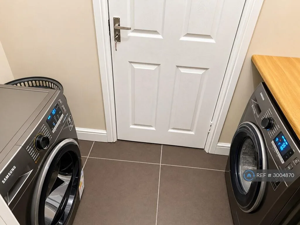3 bedroom semi-detached house for rent