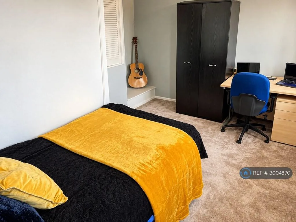 3 bedroom semi-detached house for rent
