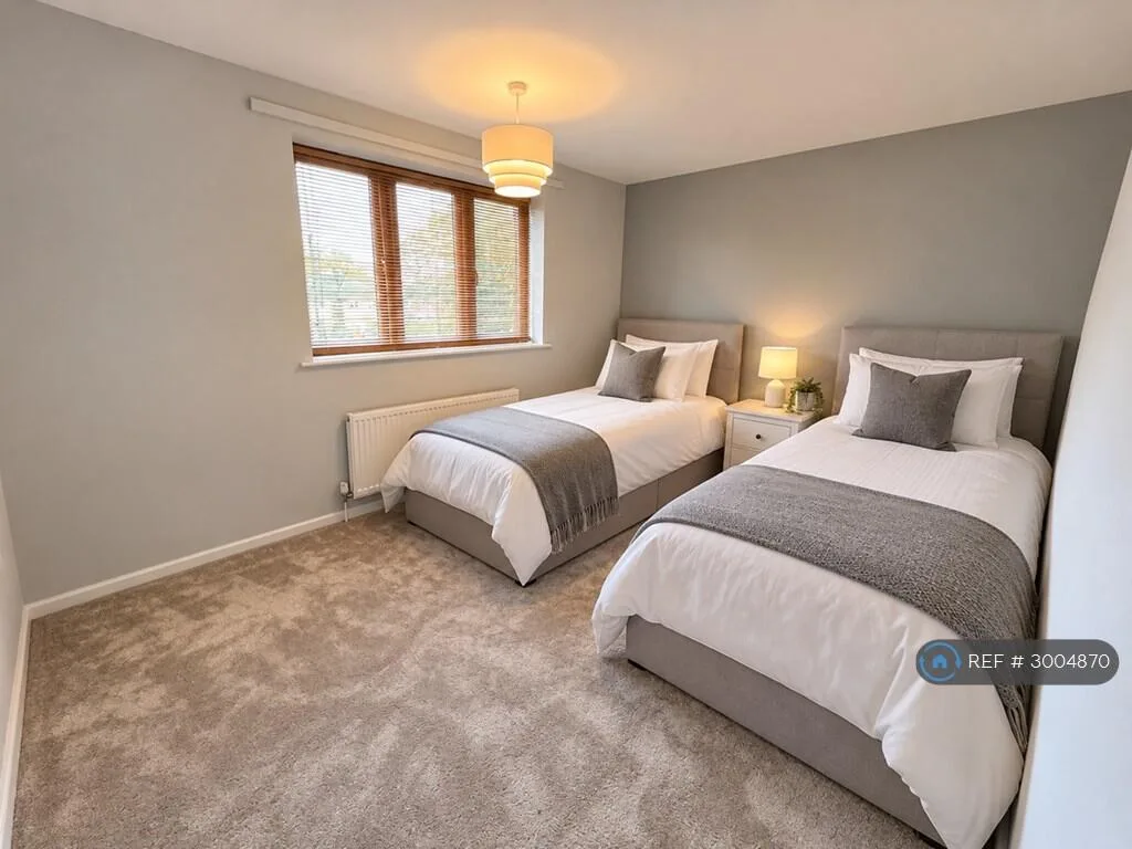 3 bedroom semi-detached house for rent
