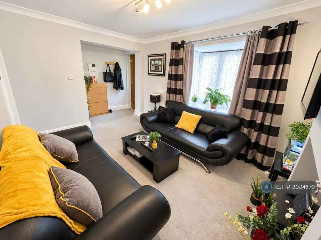 3 bedroom semi-detached house for rent