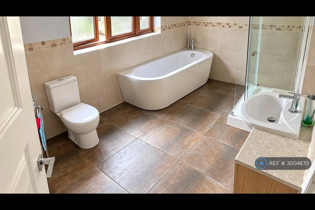 3 bedroom semi-detached house for rent