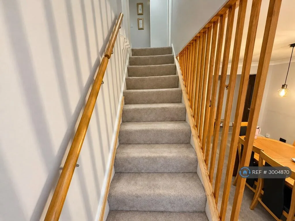 3 bedroom semi-detached house for rent