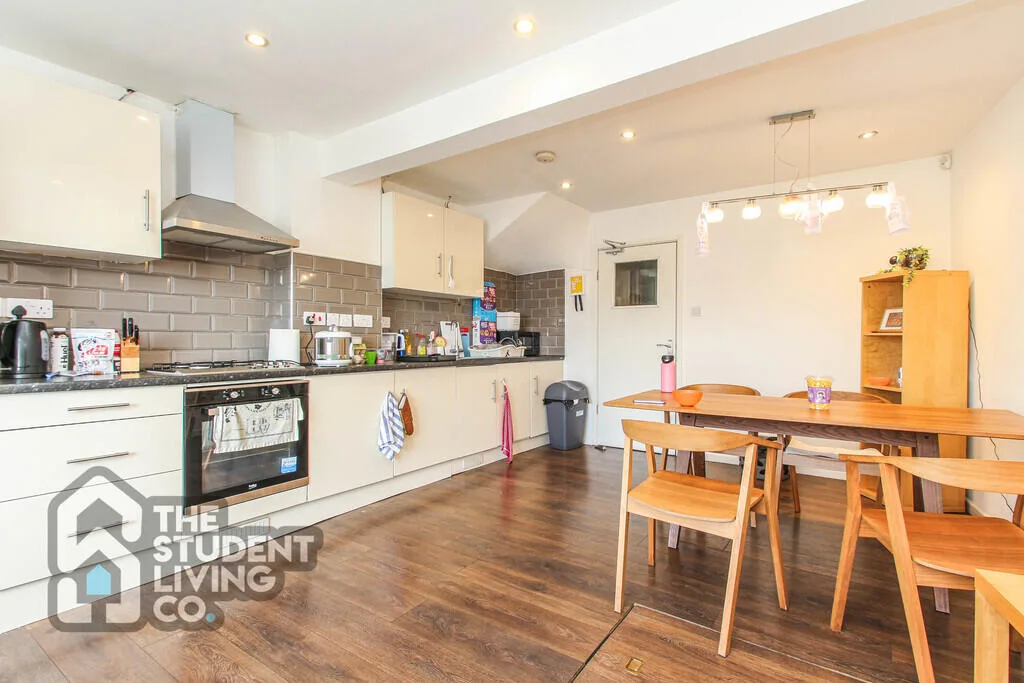 4 bedroom terraced house for rent