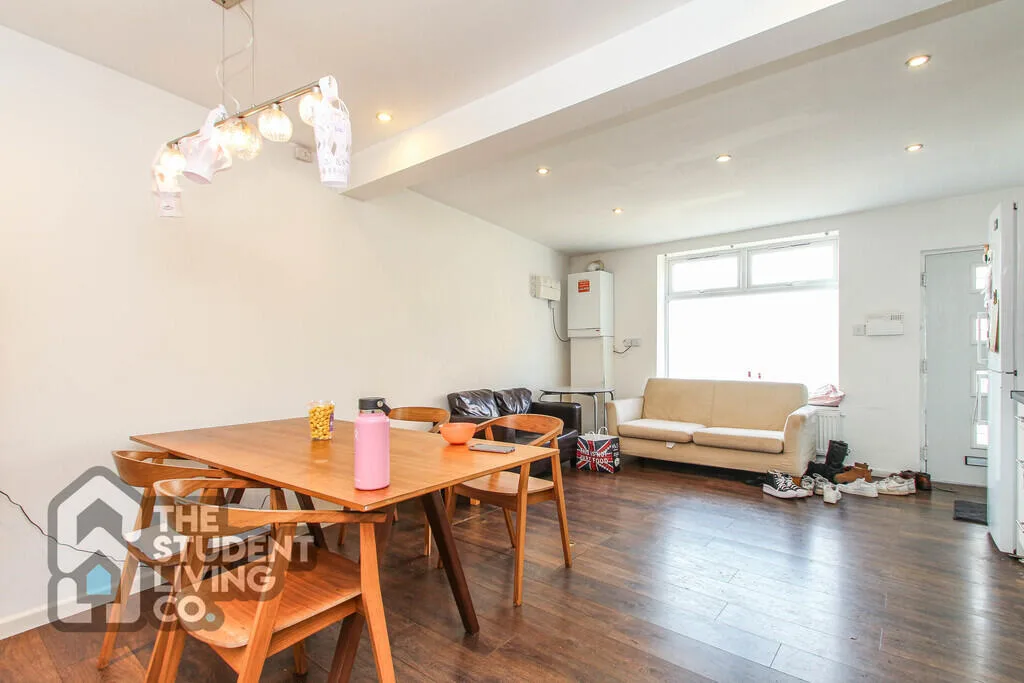 4 bedroom terraced house for rent