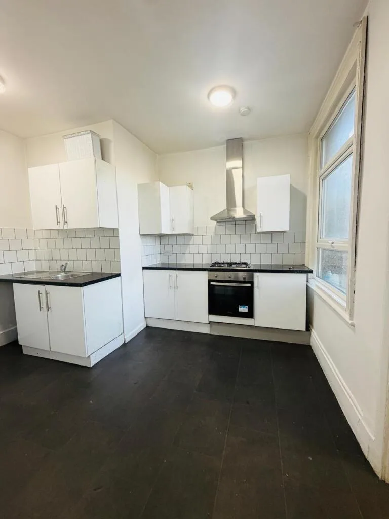 3 bedroom flat for rent
