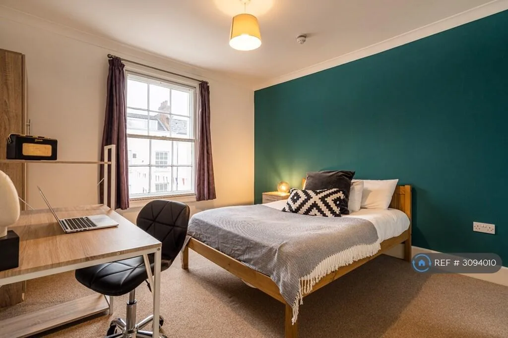 5 bedroom flat for rent