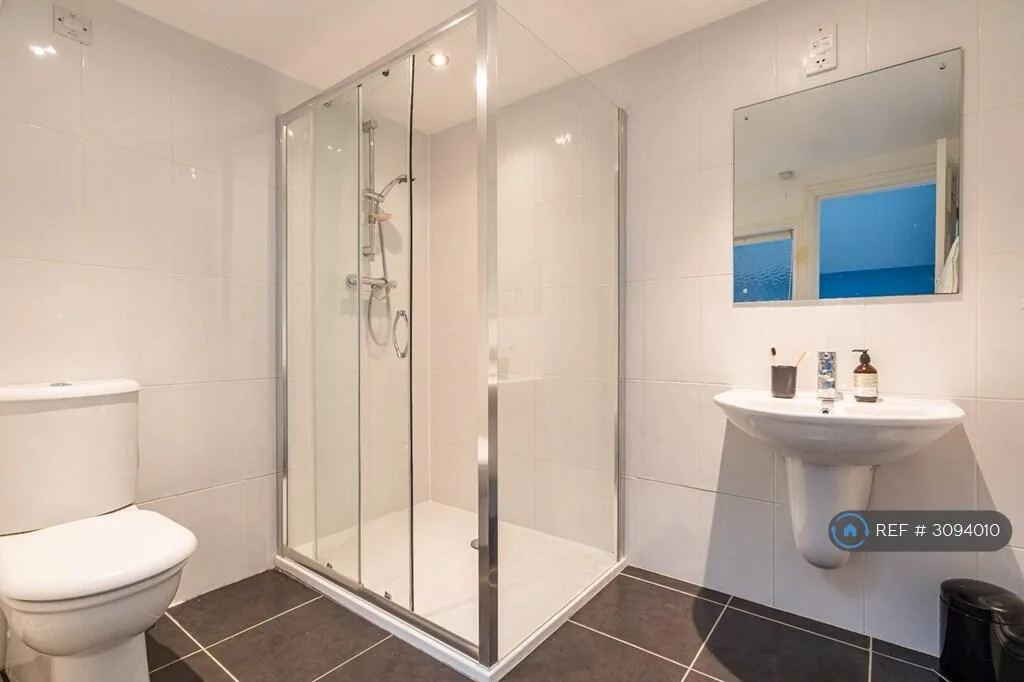 5 bedroom flat for rent