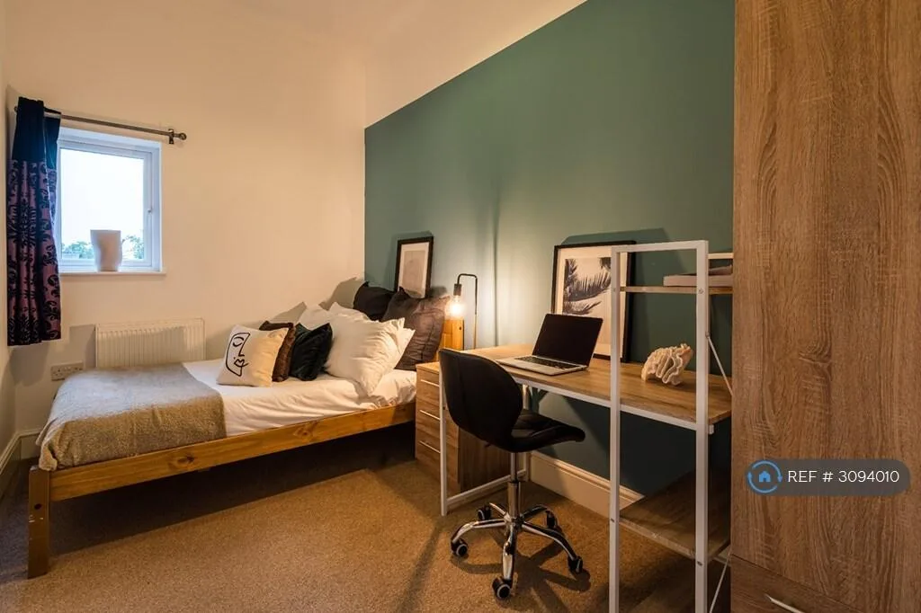 5 bedroom flat for rent