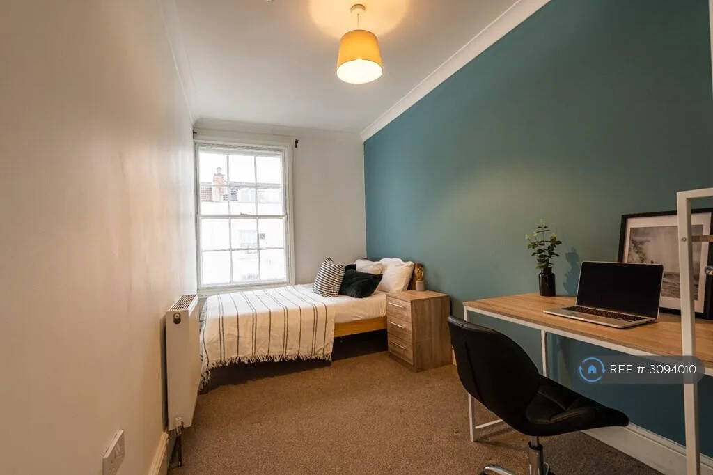 5 bedroom flat for rent