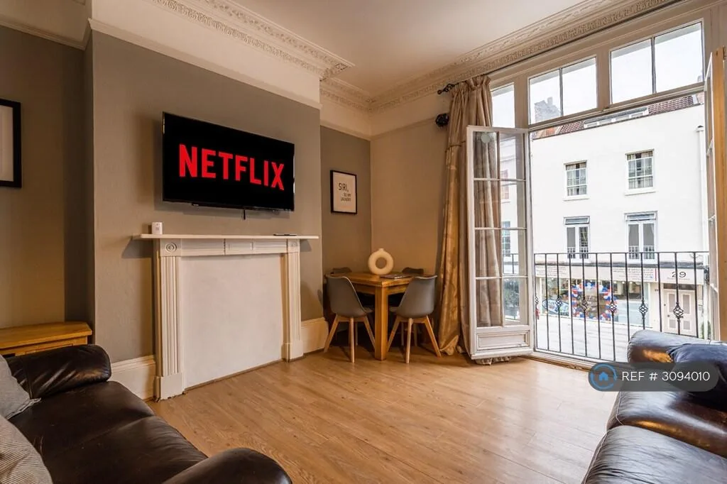 5 bedroom flat for rent