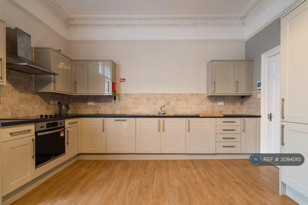 5 bedroom flat for rent