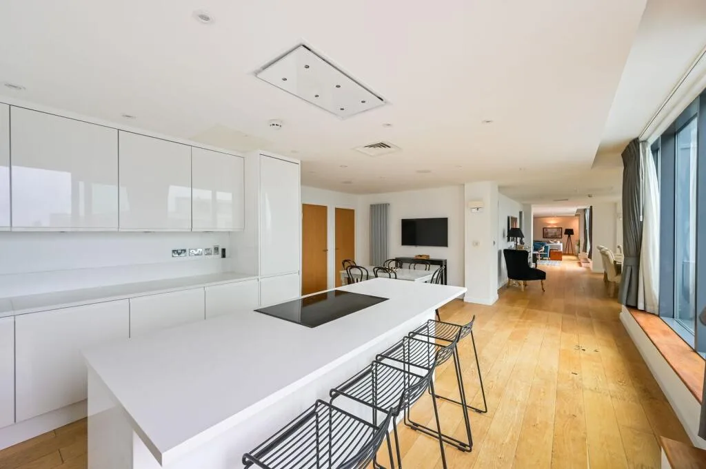 4 bedroom flat for rent