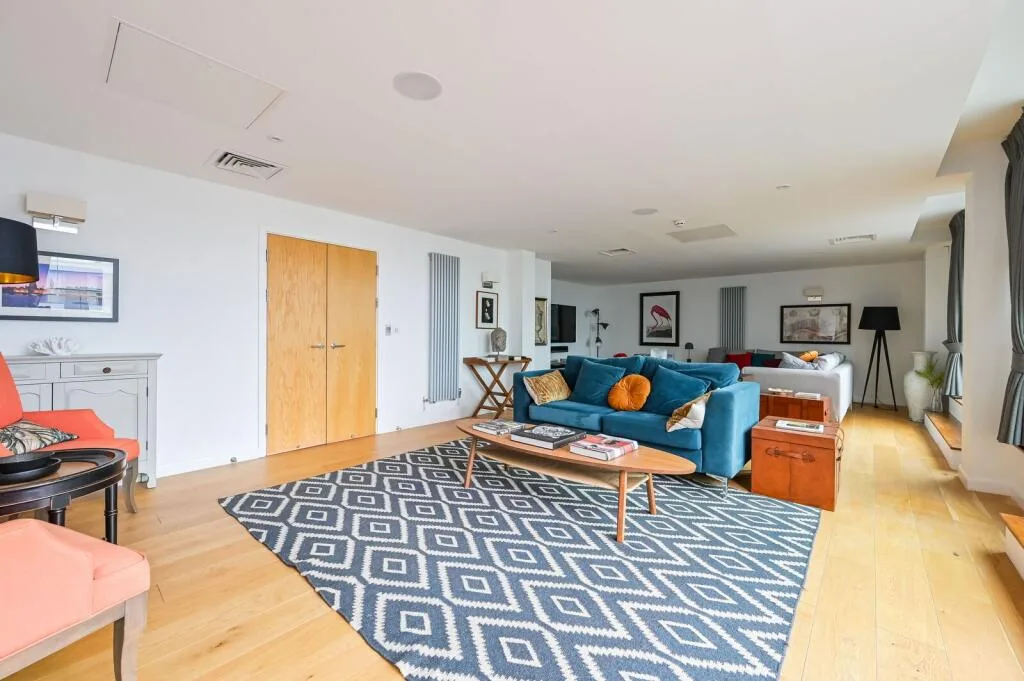 4 bedroom flat for rent
