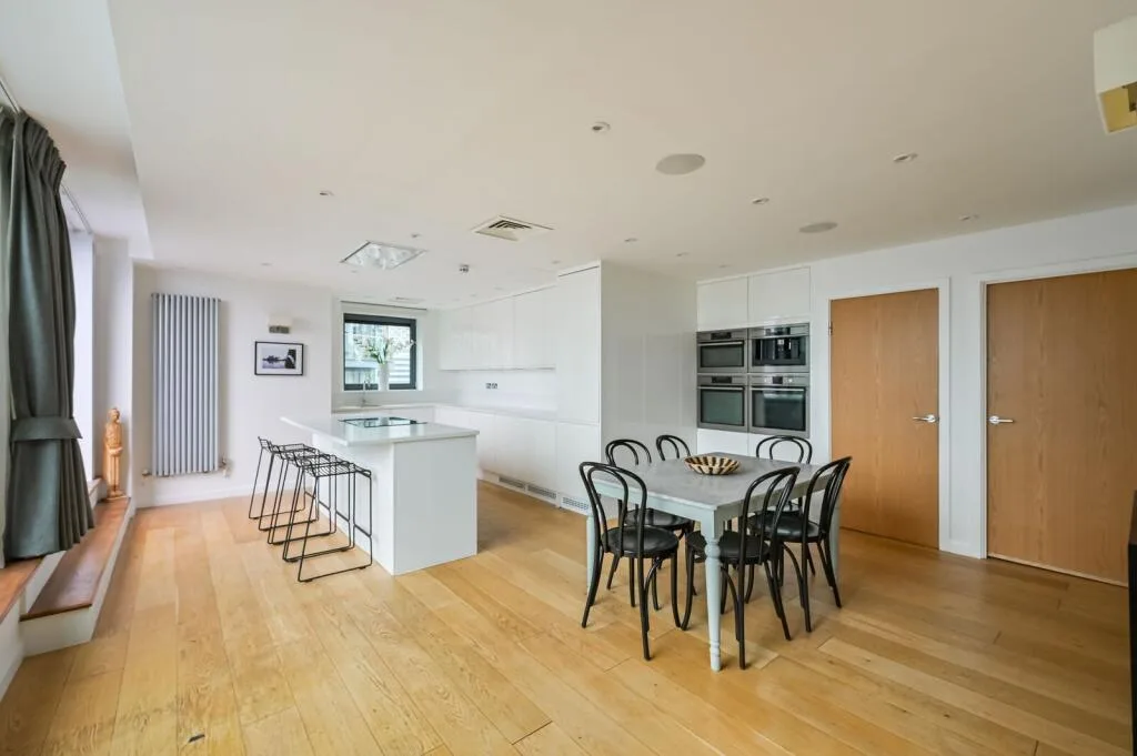 4 bedroom flat for rent