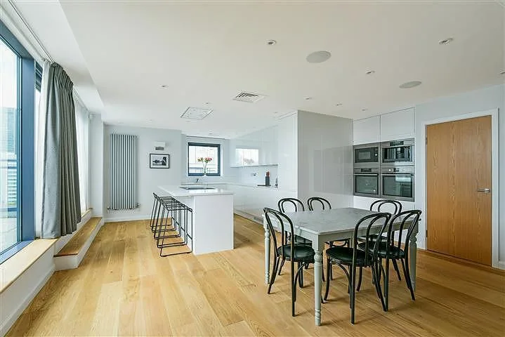 4 bedroom flat for rent