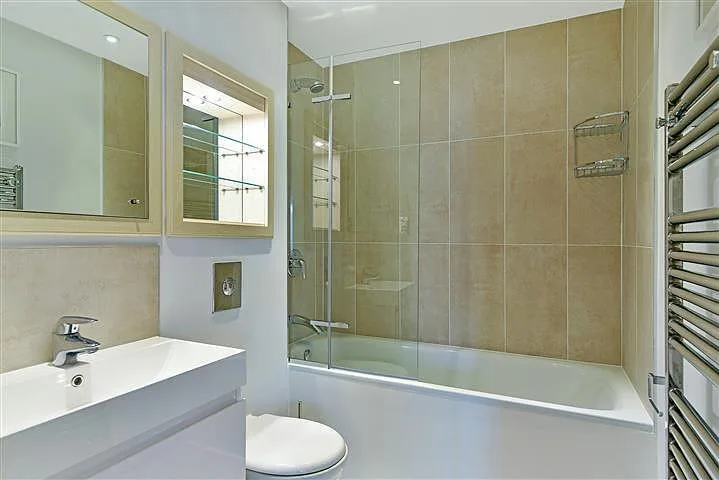 4 bedroom flat for rent