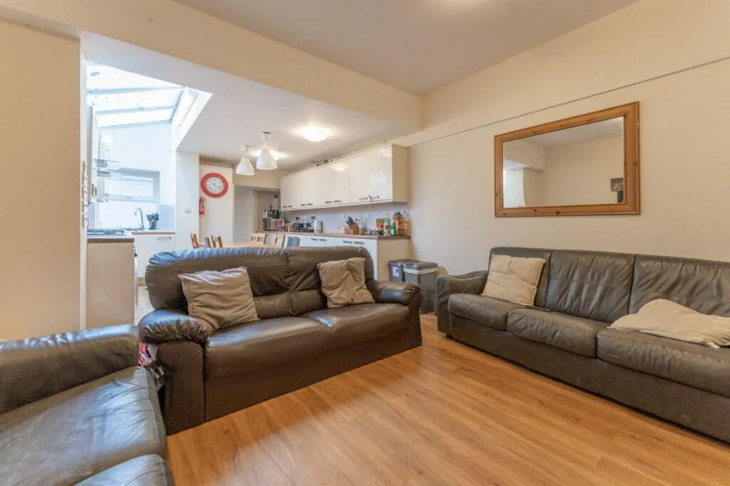 8 bedroom terraced house for rent