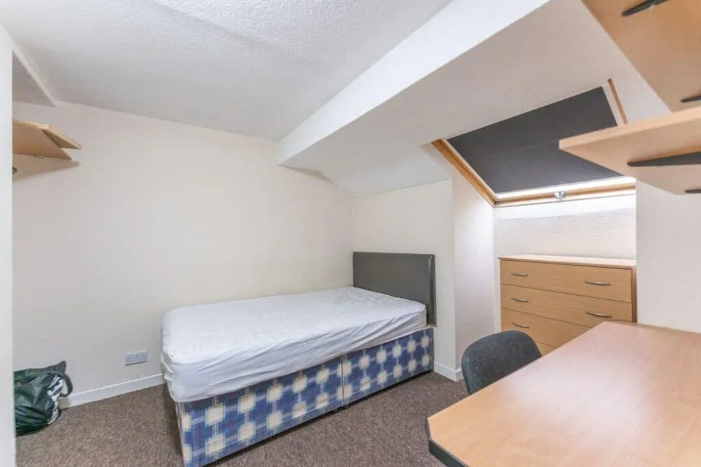 8 bedroom terraced house for rent