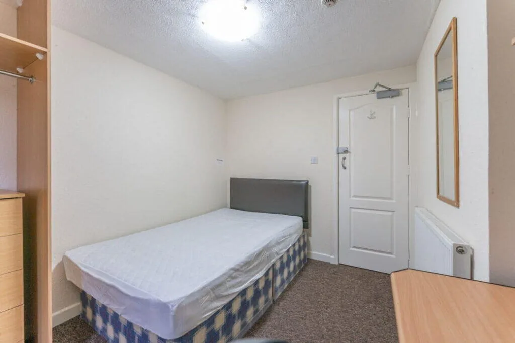 8 bedroom terraced house for rent