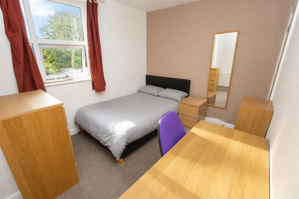 7 bedroom terraced house for rent