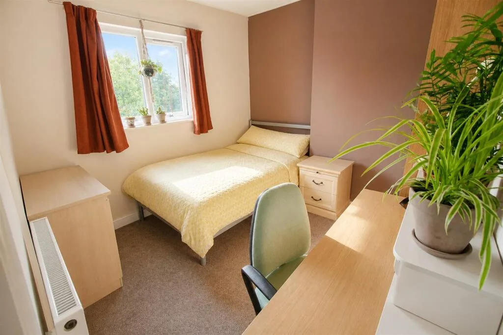 7 bedroom terraced house for rent