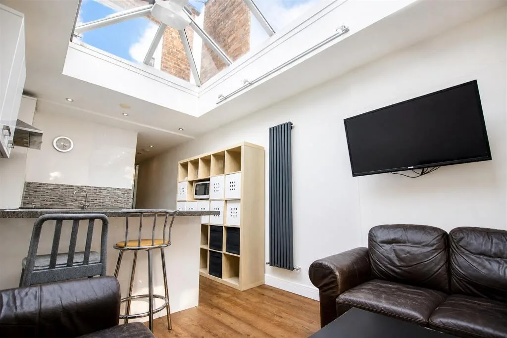 7 bedroom terraced house for rent