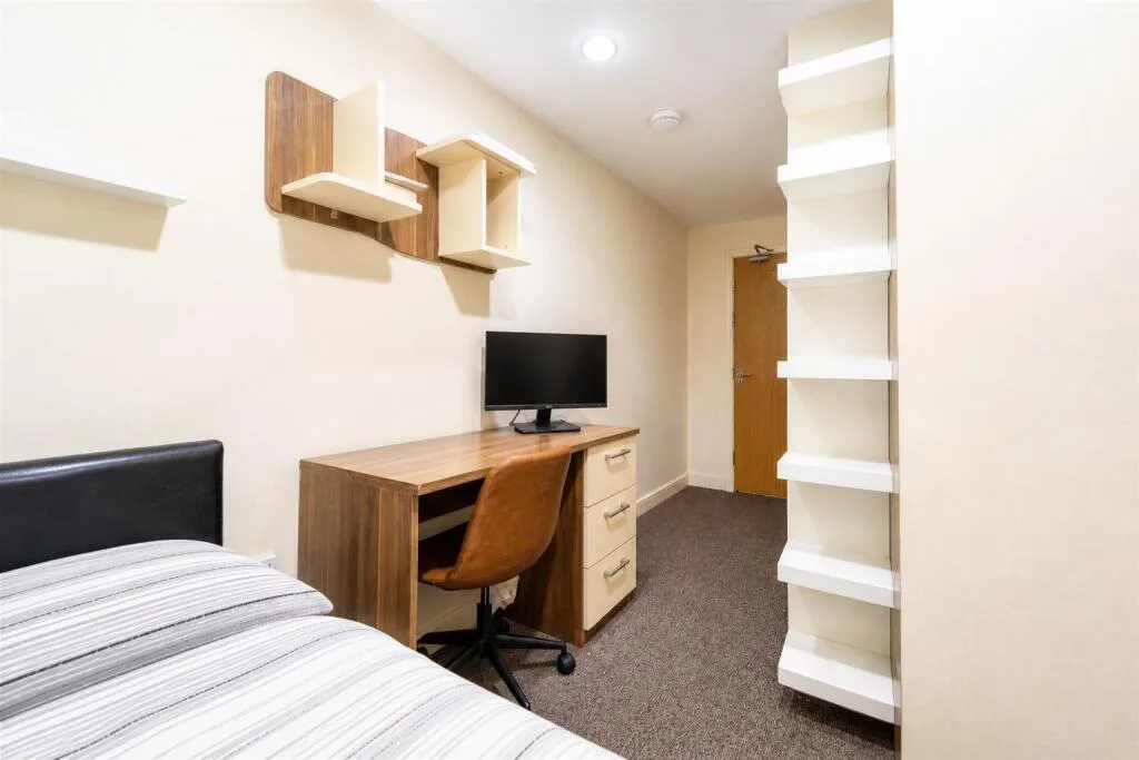 6 bedroom house for rent