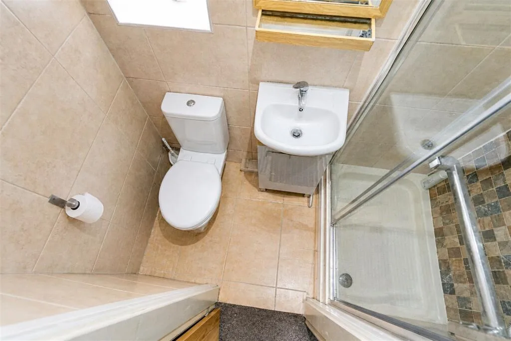 6 bedroom house for rent