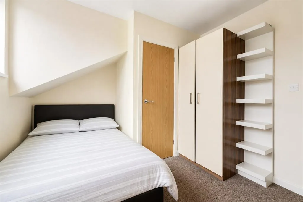 6 bedroom house for rent