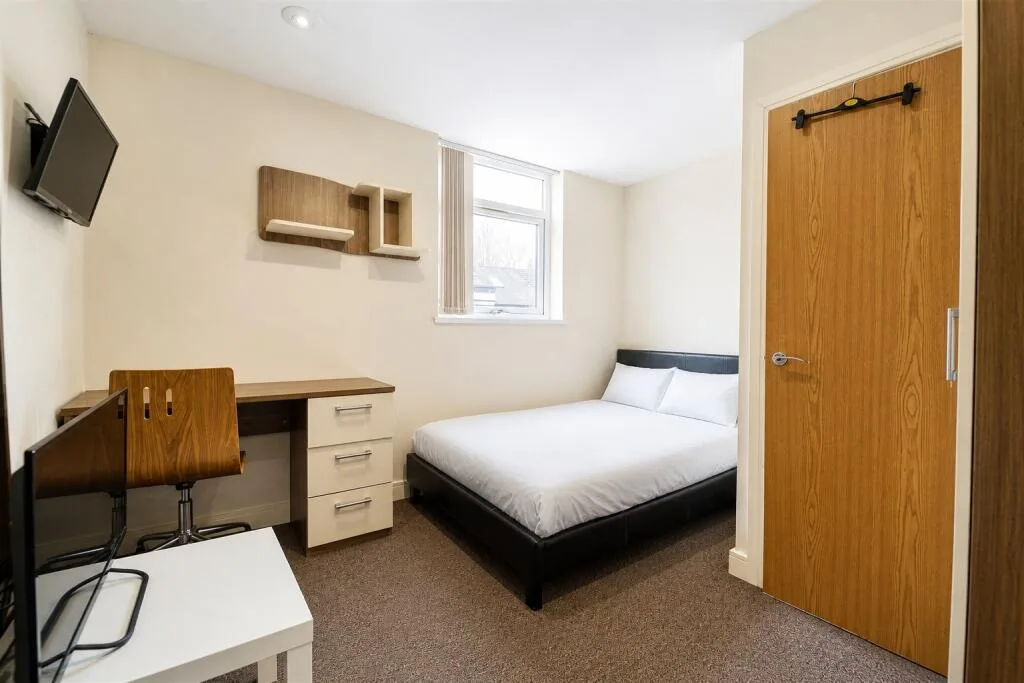 6 bedroom house for rent