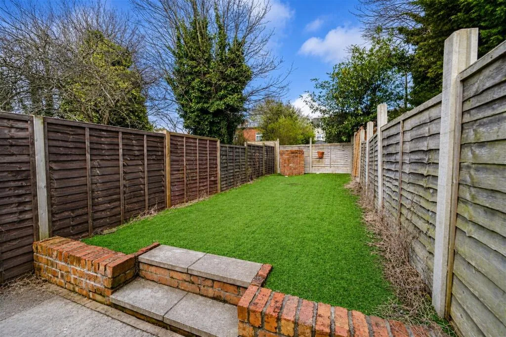 6 bedroom house for rent