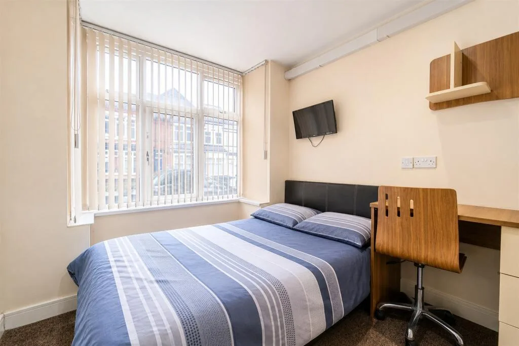 6 bedroom house for rent