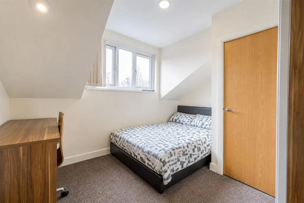 6 bedroom house for rent