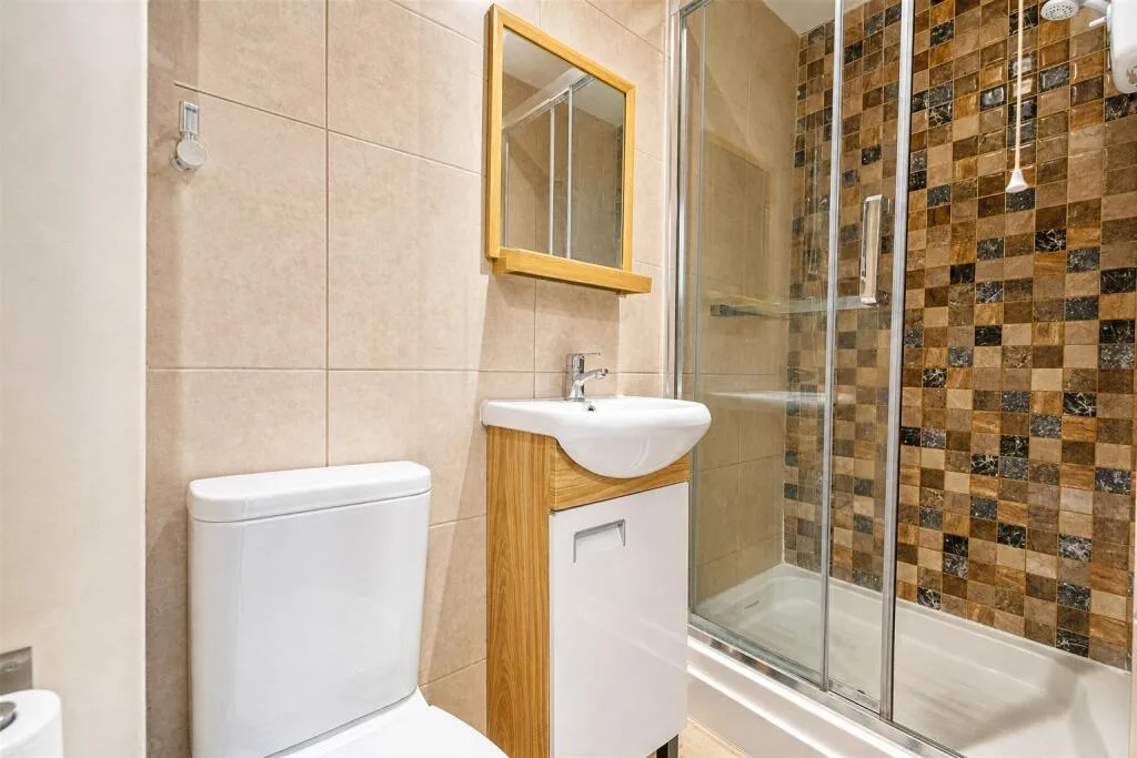 6 bedroom house for rent