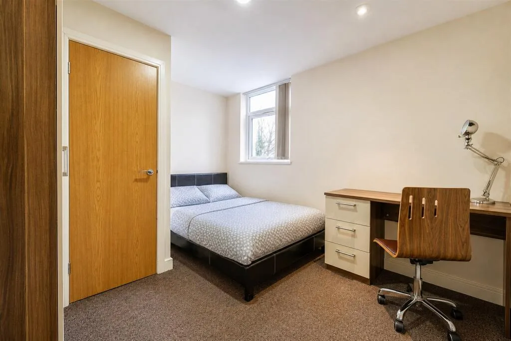 6 bedroom house for rent